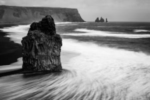 Island monochrom, Reynisdrangar; Fotograf Steffen Lohse