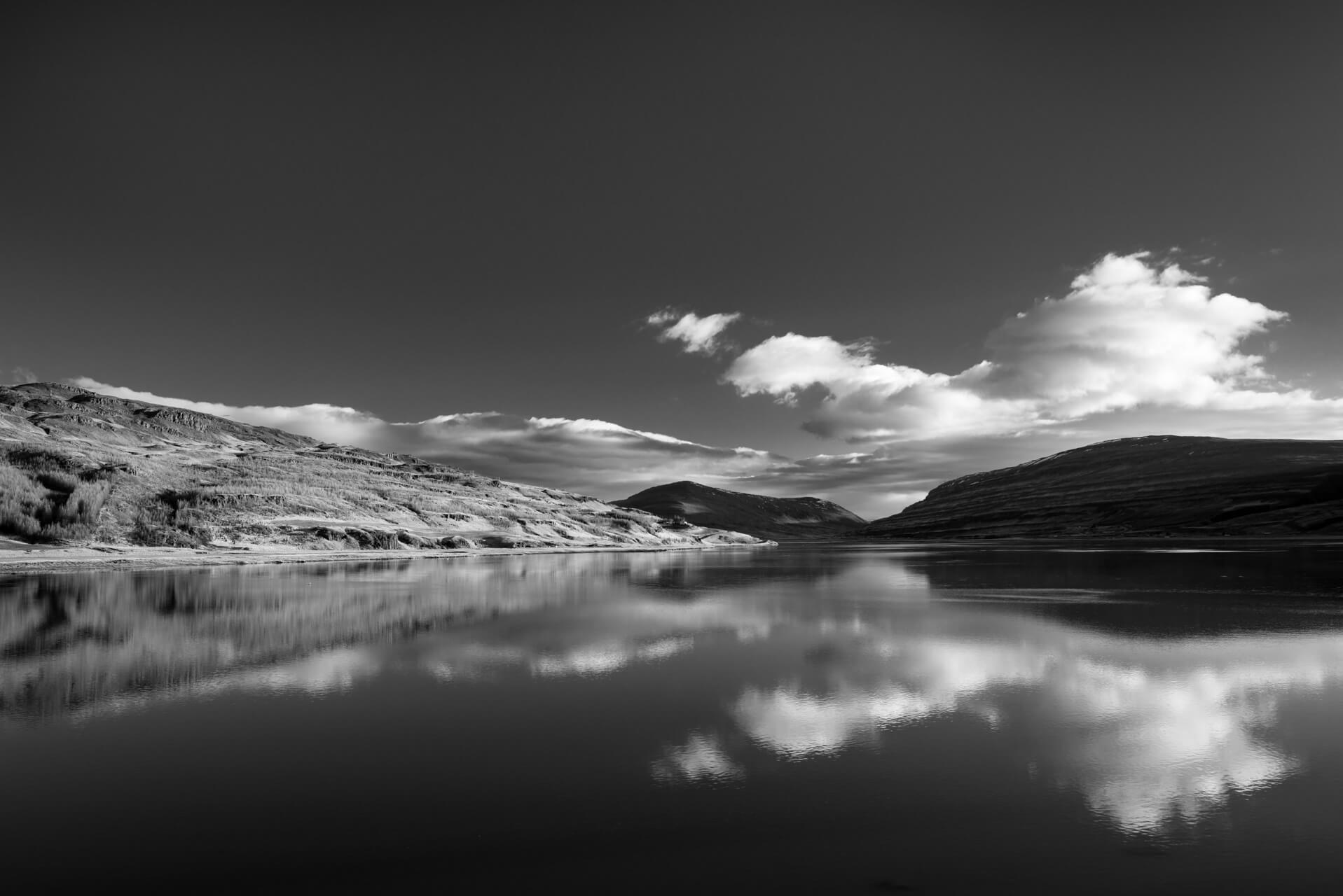 Island monochrom- Lagarfljót; Fotograf Steffen Lohse