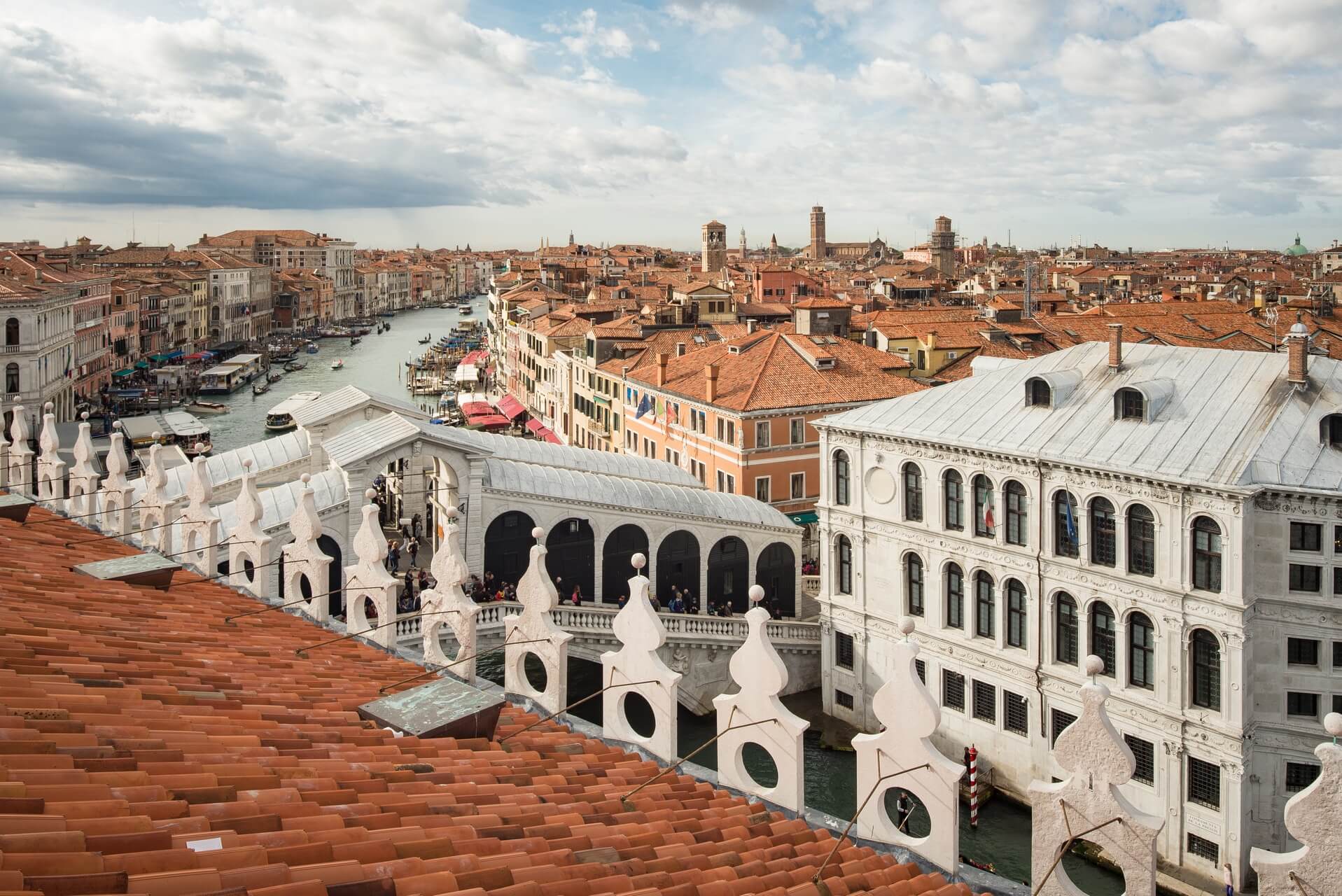 Italien: Venedig Italiy: Venice roof top view to Rialto Bridge, Fotograf: Steffen Lohse