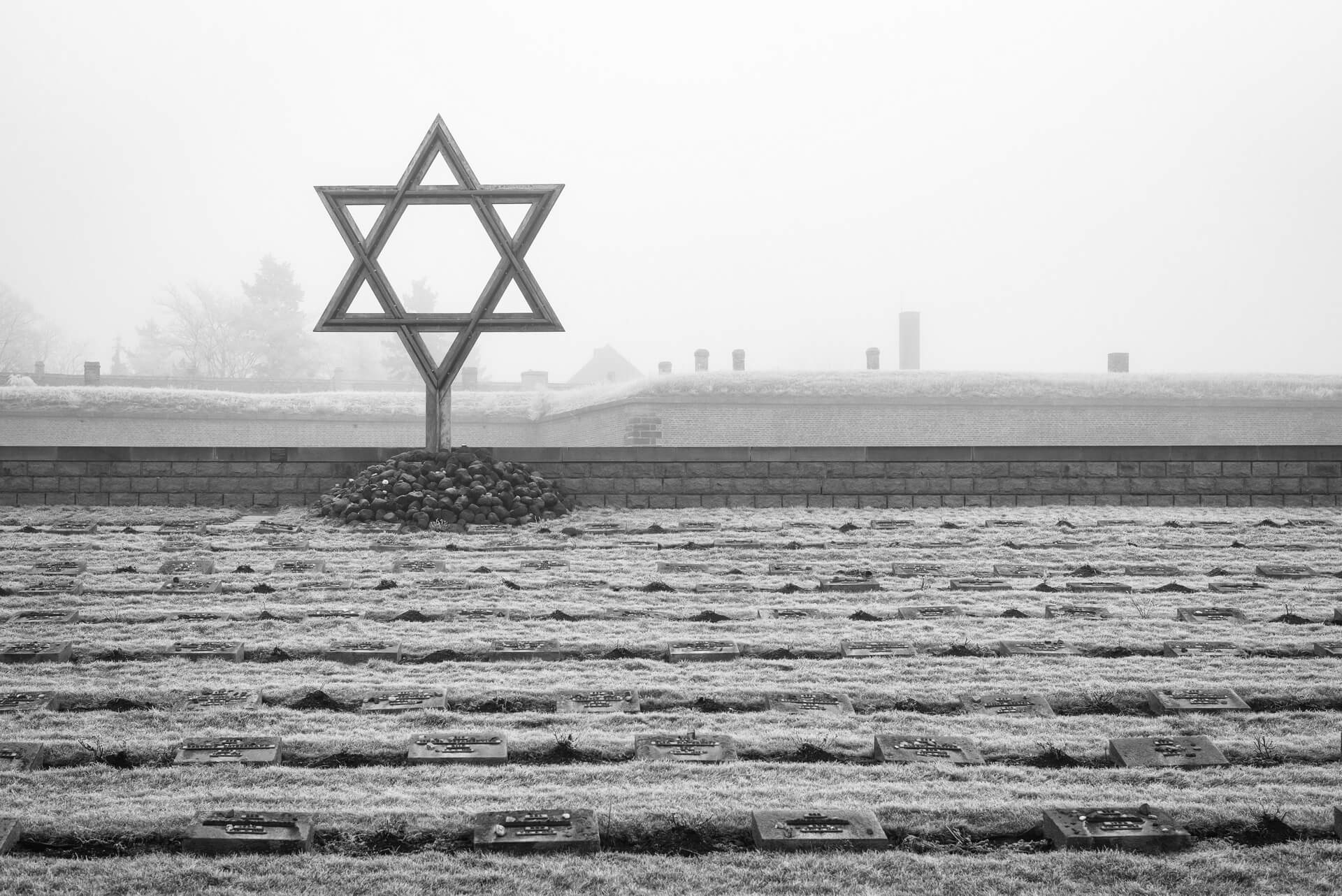 Theresienstadt - Kleine Festung - Friedhof und Gedenkstätte